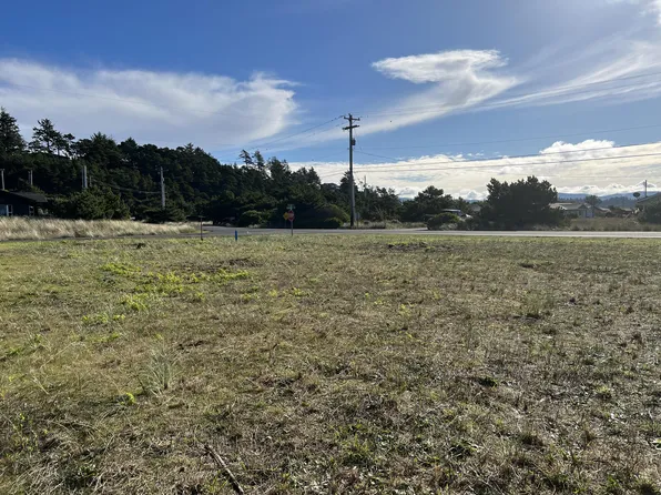 1902 NW Westward St, Waldport, OR 97394