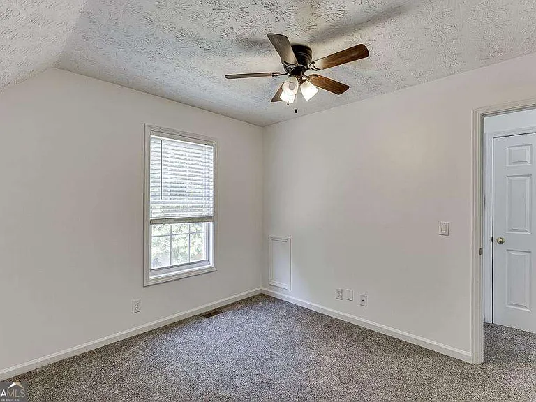 932 Clayton St — Photo 23