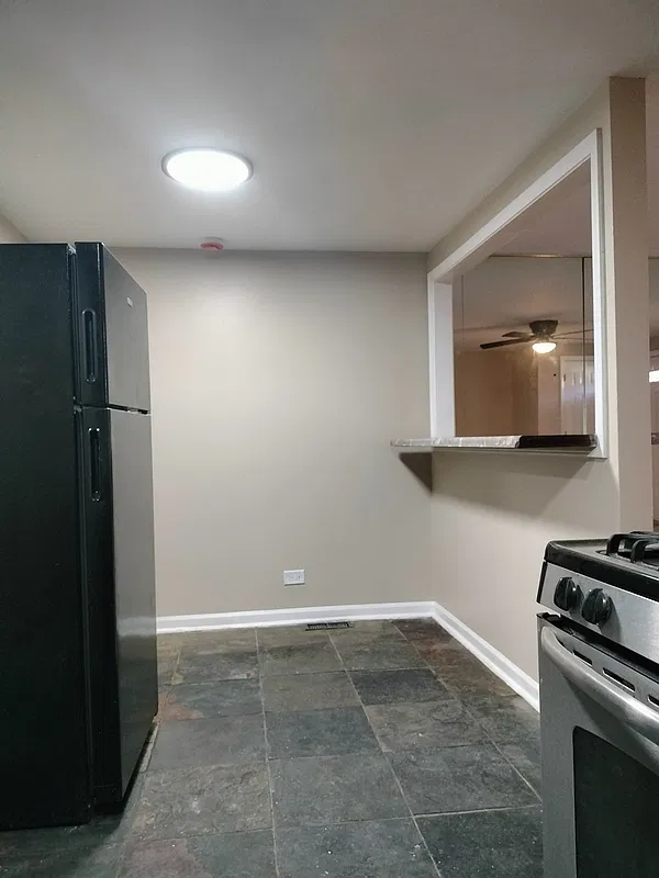5 bed, 2.0 bath, 1745 sqft, $2,000 — Photo 4