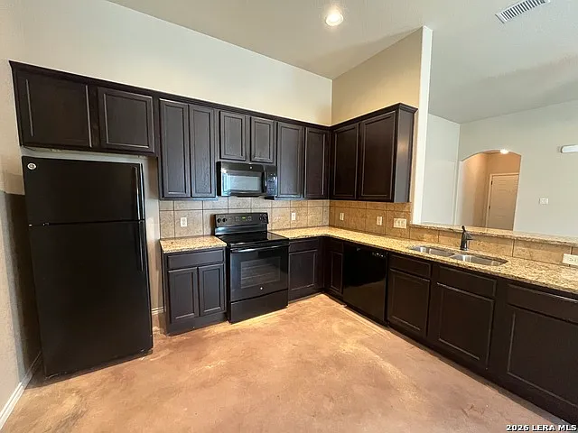 168 Joanne Cv — Photo 8