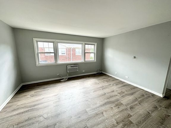 5th image of 446 N Ardmore Ave APT 1B