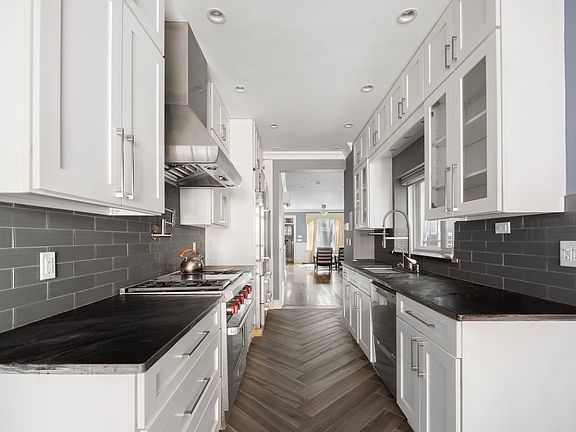 2nd image of 22 Ludlam Pl #1