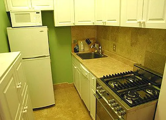 Rented by Verdi Square Realty | media 2