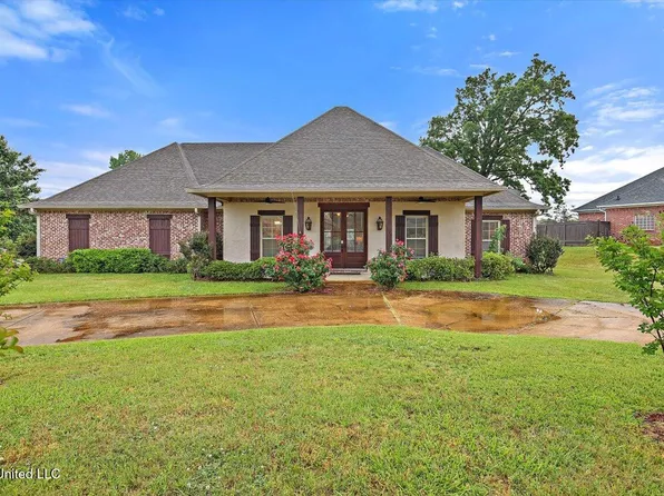 208 Grand Oak Blvd, Clinton, MS 39056