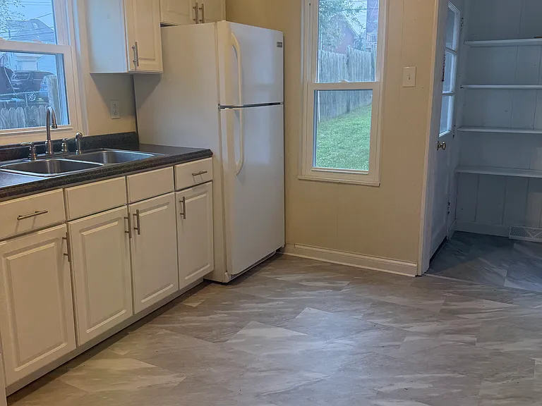 229 Glenn Ave — Photo 3