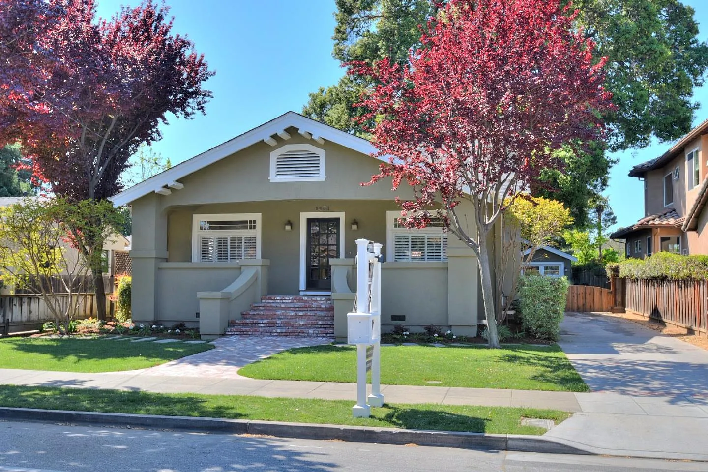 1481 Hicks Ave photo 1
