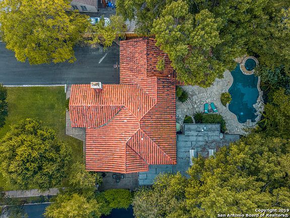3rd image of 211 E Hermosa Dr