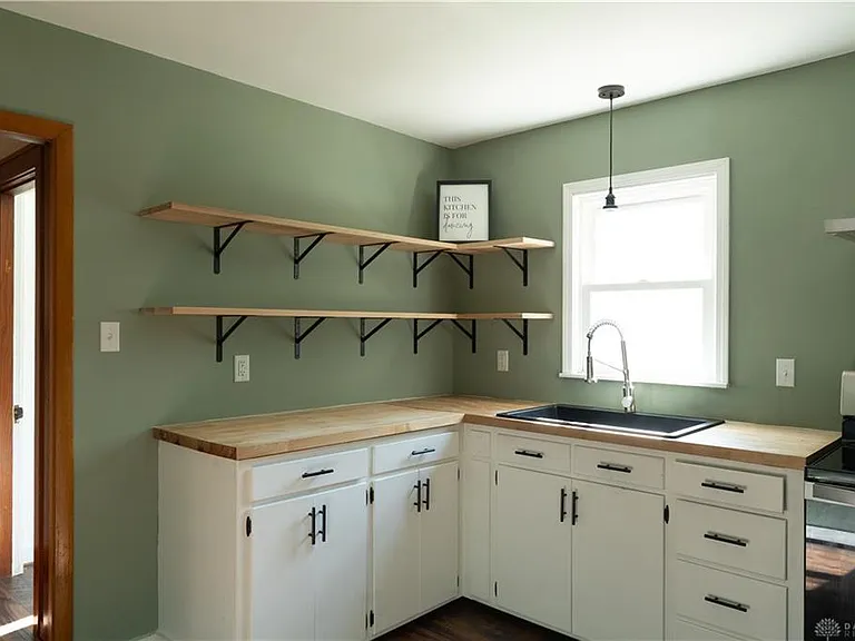 1328 Hanes Rd — Photo 5