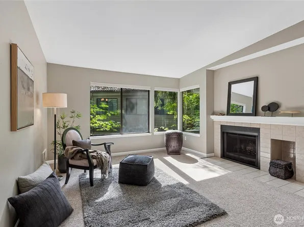 1380 Bellevue Way NE #4, Bellevue, WA 98004