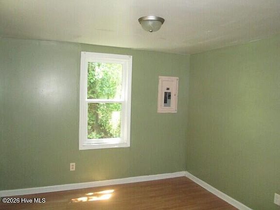 5th image of 2123 Bayvale Rd