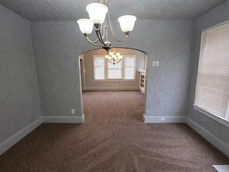 2530 Fullerton Ave — Photo 6