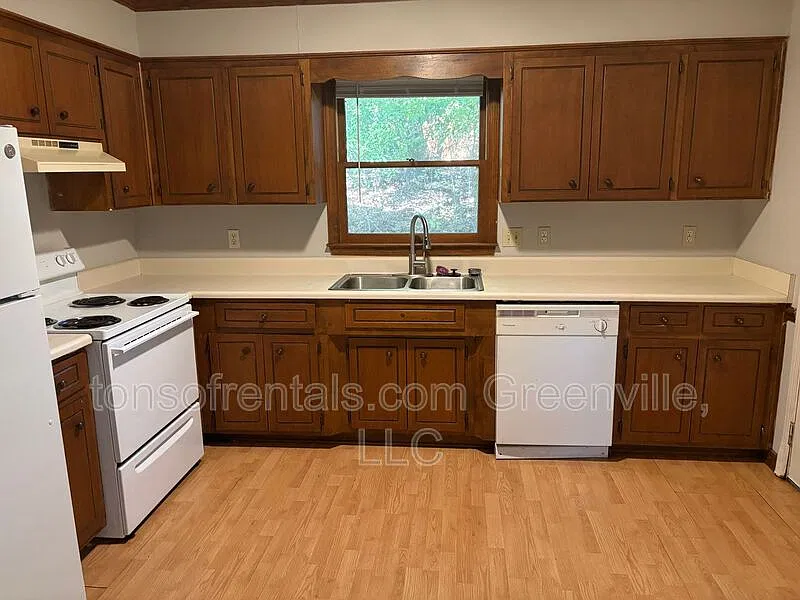 2 bed, 1.0 bath, $1,050 — Photo 4