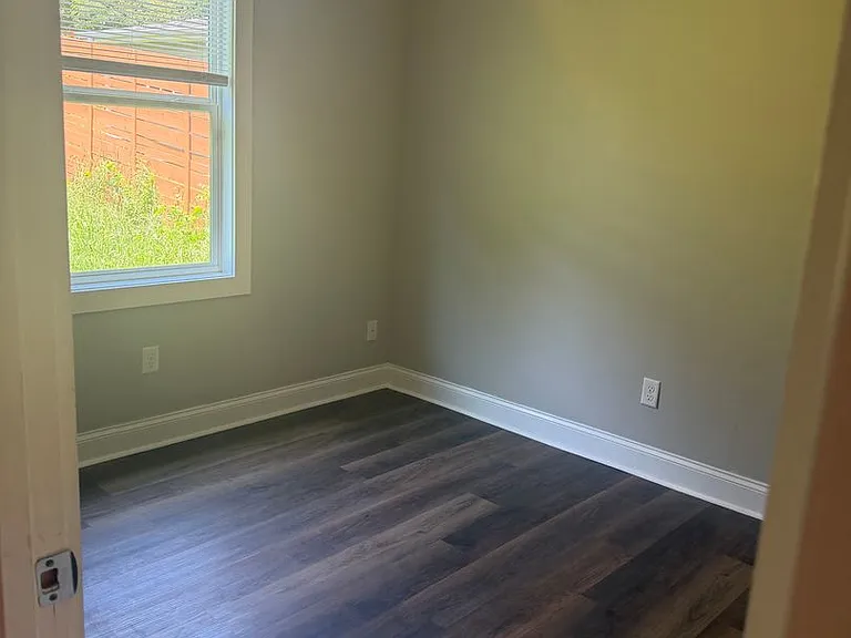 5325 Lee Ave — Photo 7