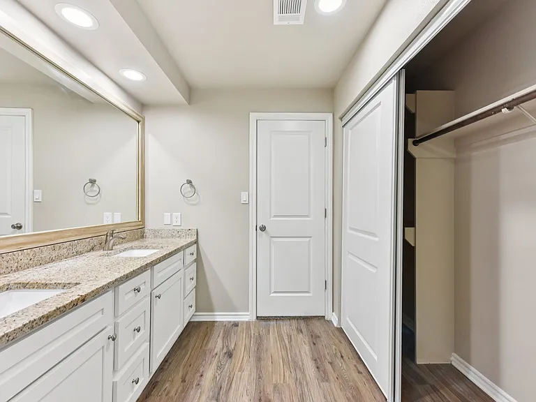 Waters Edge Apartment Homes — Photo 138