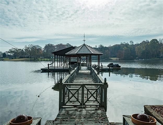 1st image of 7957 Vista View Dr