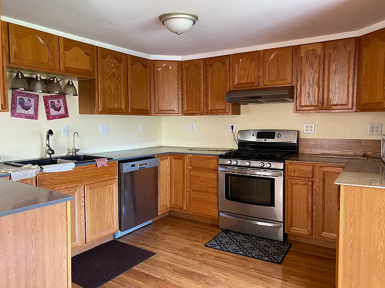 684 E Maine Rd — Photo 13