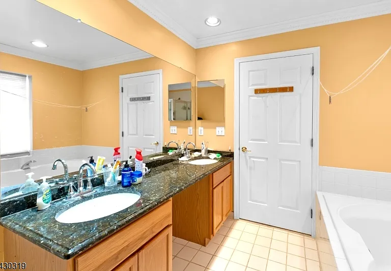 72 Albert Ct — Photo 18