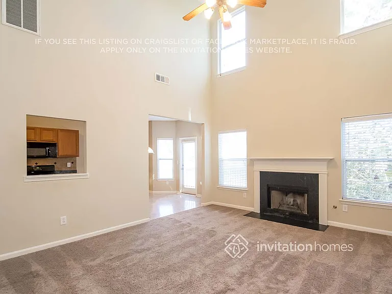 330 Fairpointe Pl — Photo 2