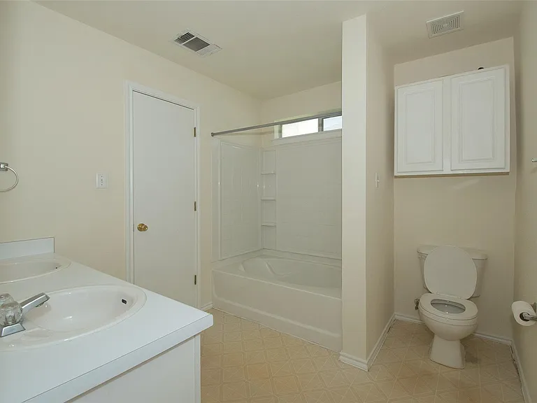 807 Estancia Way — Photo 9