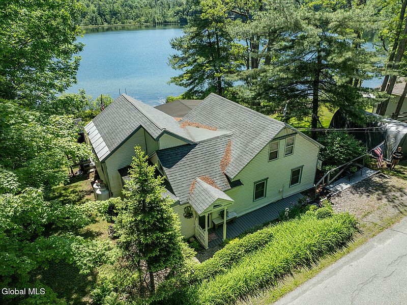 3rd image of 568 Scotts Lake Road