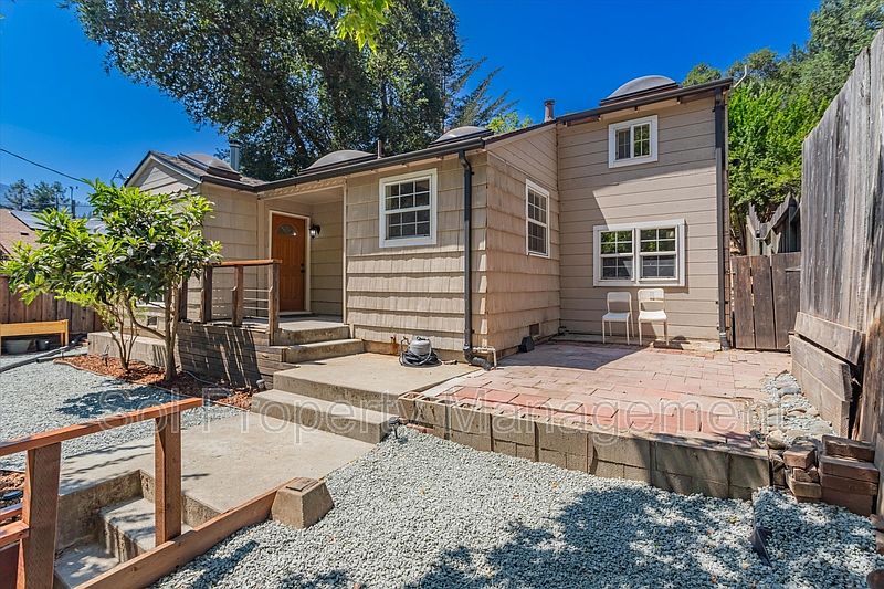1st image of 301 Brook Dr