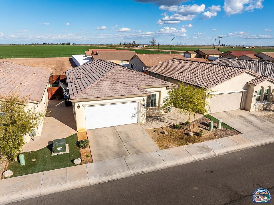 1st image of 2702 Meadowbrook Dr