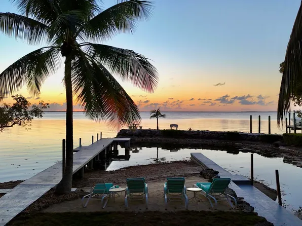 11 Bay Rd, Key Largo, FL 33037