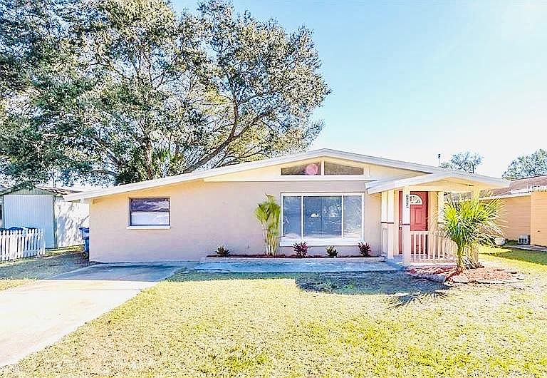 1st image of 225 Royal Palms Dr