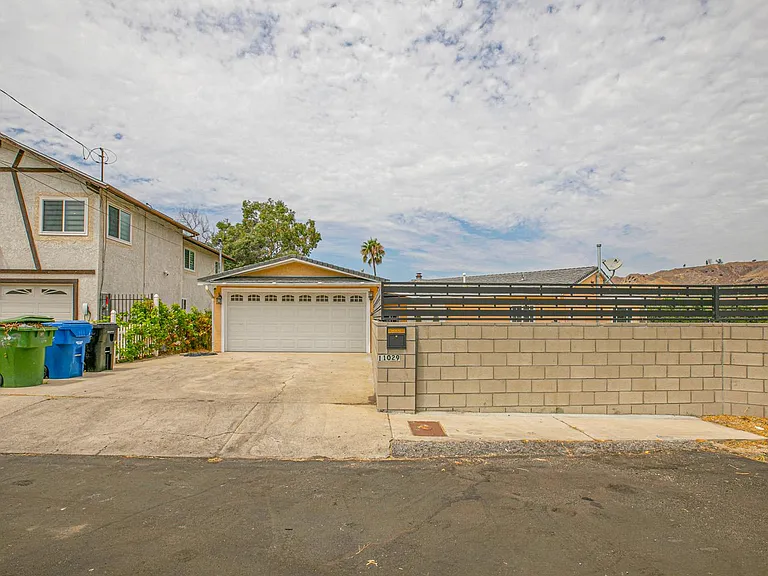 11029 Eldora Ave — Photo 1