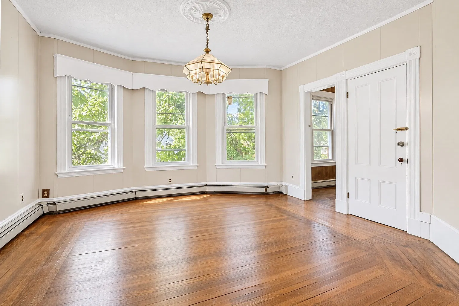 2 bed, 1.0 bath, 1208 sqft, $2,800 — Photo 2