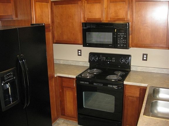 4th image of 385 Woodson Dr
