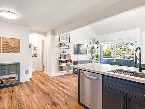 4th image of 408 Larkspur Plaza Drive
