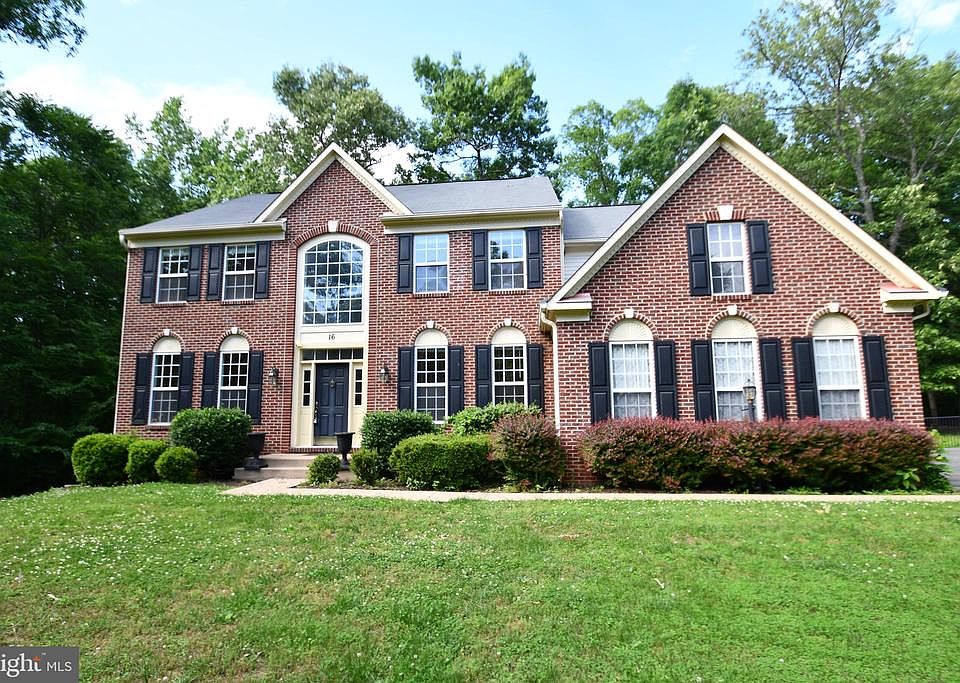 1st image of 16 Holly Ct
