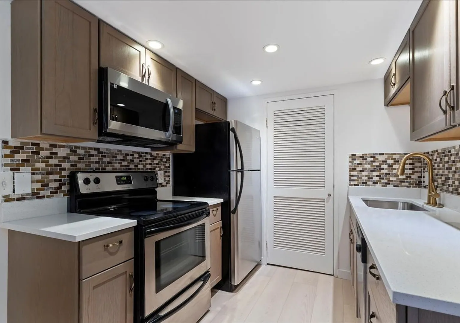 Remodeled 1 Bedroom Condo In Salt Lake — Photo 1