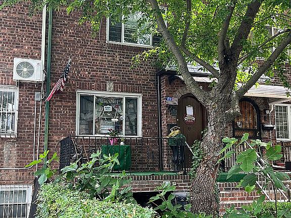 2nd image of 2161 E 26th St
