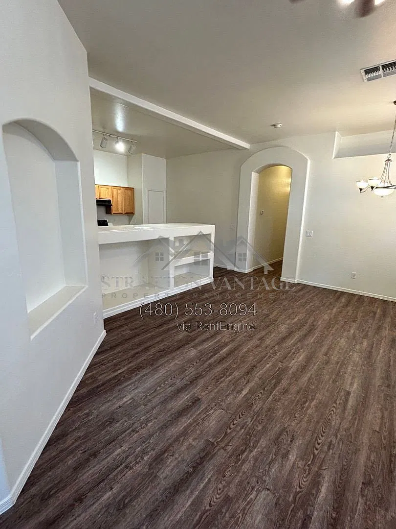 3 bed, 2.0 bath, 1183 sqft, $1,949 — Photo 3