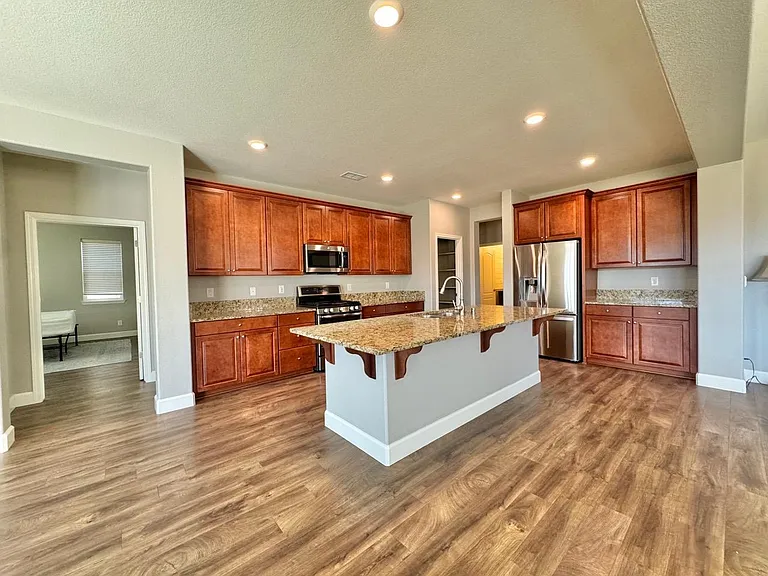 10520 Rollins Dr — Photo 6