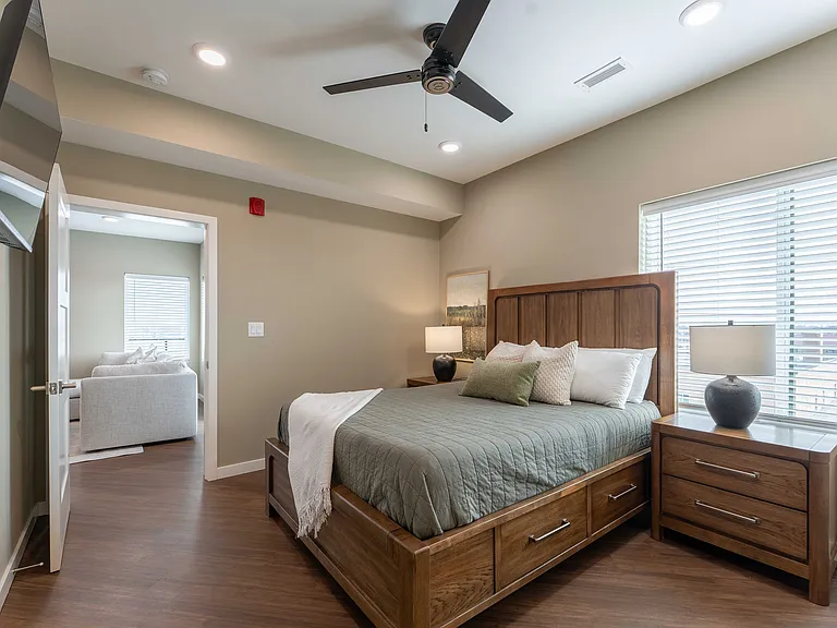 1364 E Battlefield Rd — Photo 186
