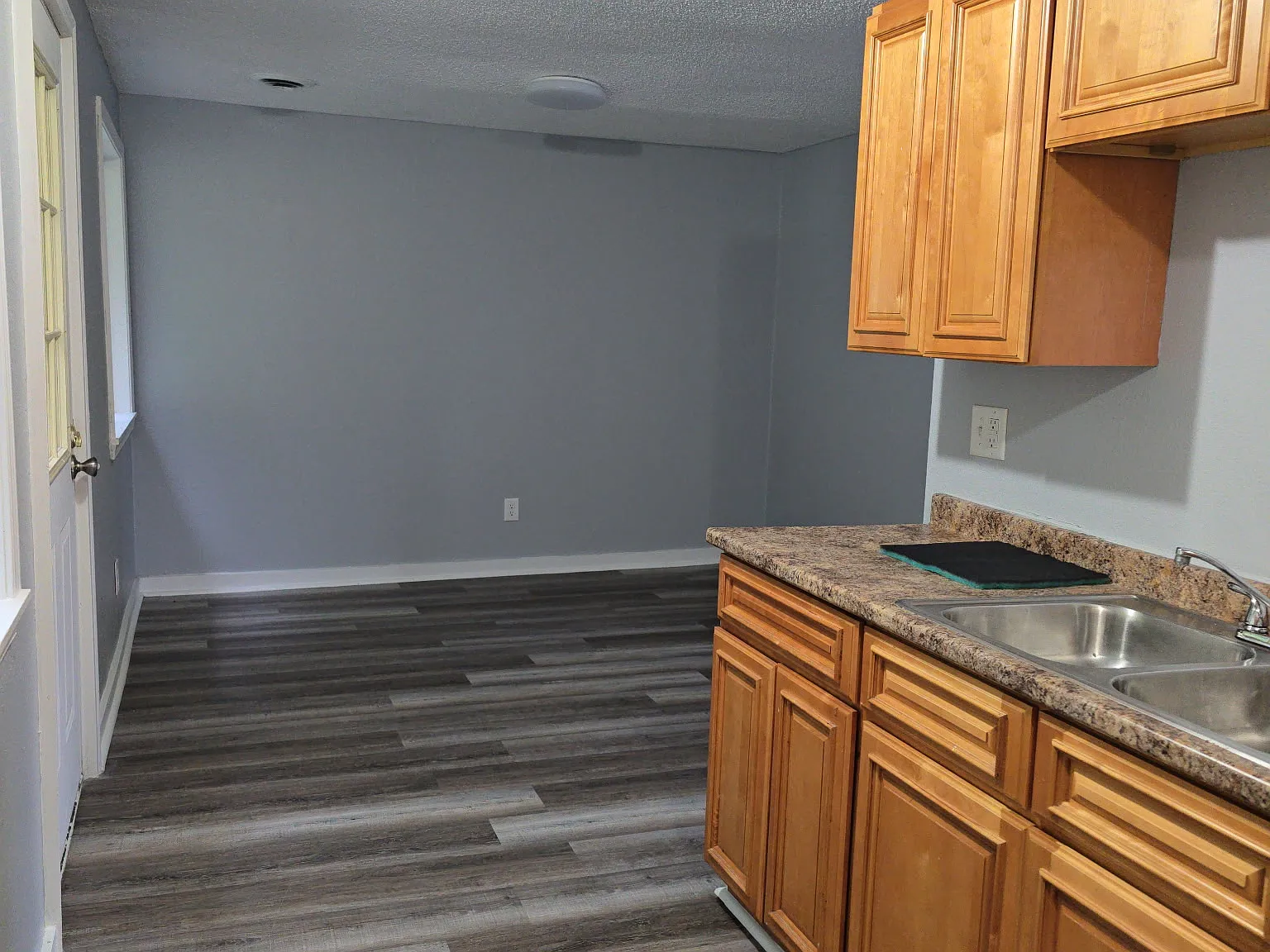 4 bed, 1200 sqft, $1,250 — Photo 2