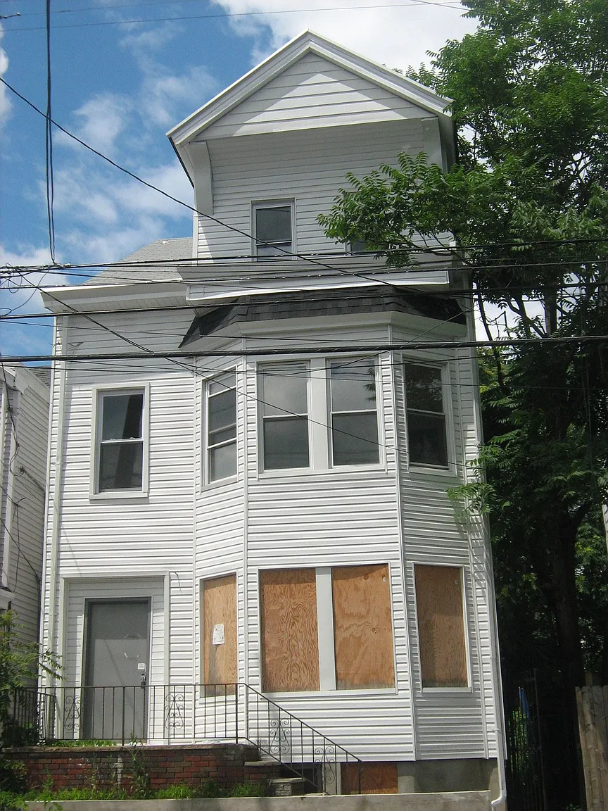 111 Lyon St photo 1