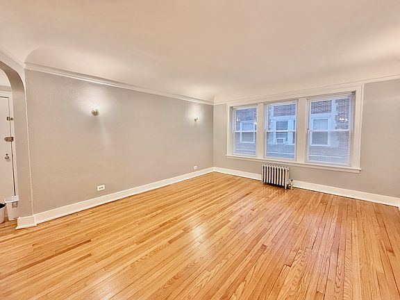 2nd image of 2809 W Lunt Ave #B1