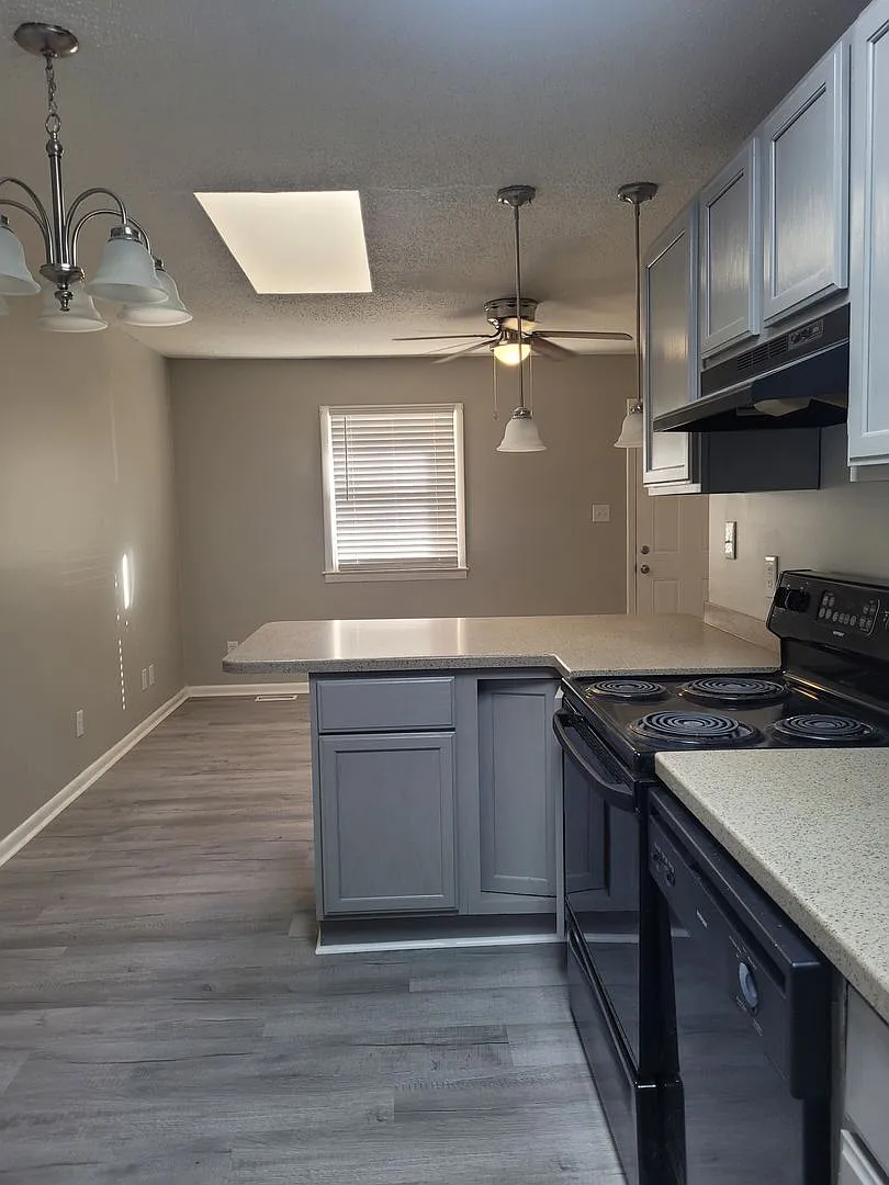 255 Brewster Dr — Photo 1