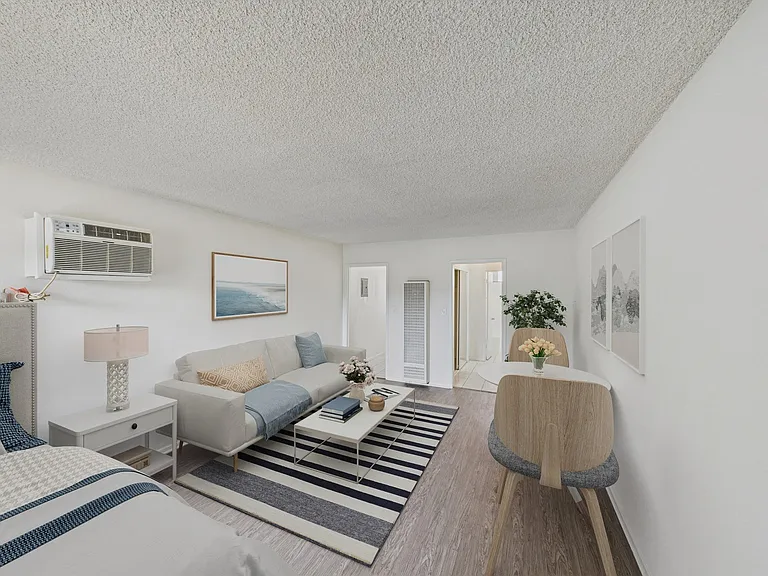 Woodman Apartments — Photo 3