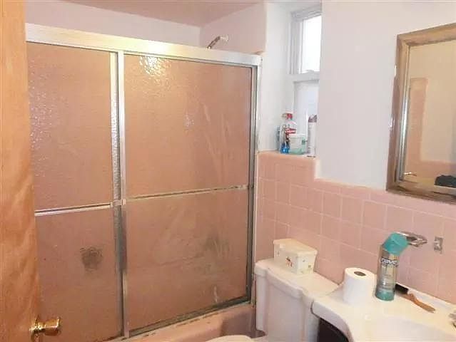 2nd image of 2455 W 3rd St #1
