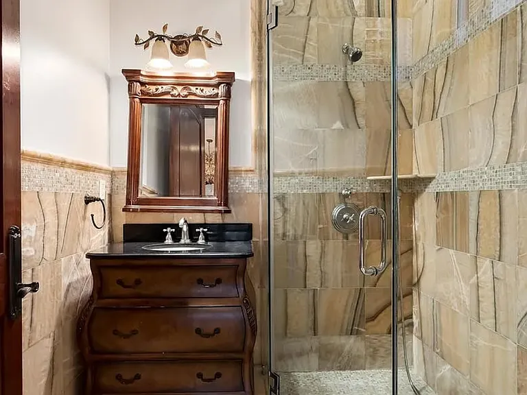 332 S Almont Dr — Photo 12
