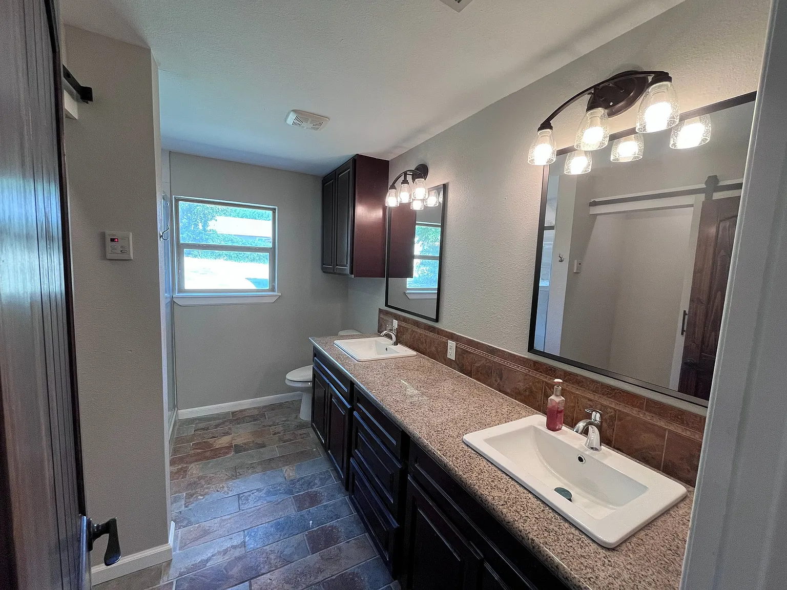 4 bed, 2158 sqft, $2,175 — Photo 2