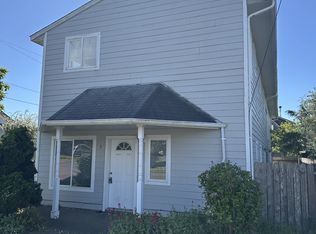 180 NE Grant St #5, Waldport, OR 97394
