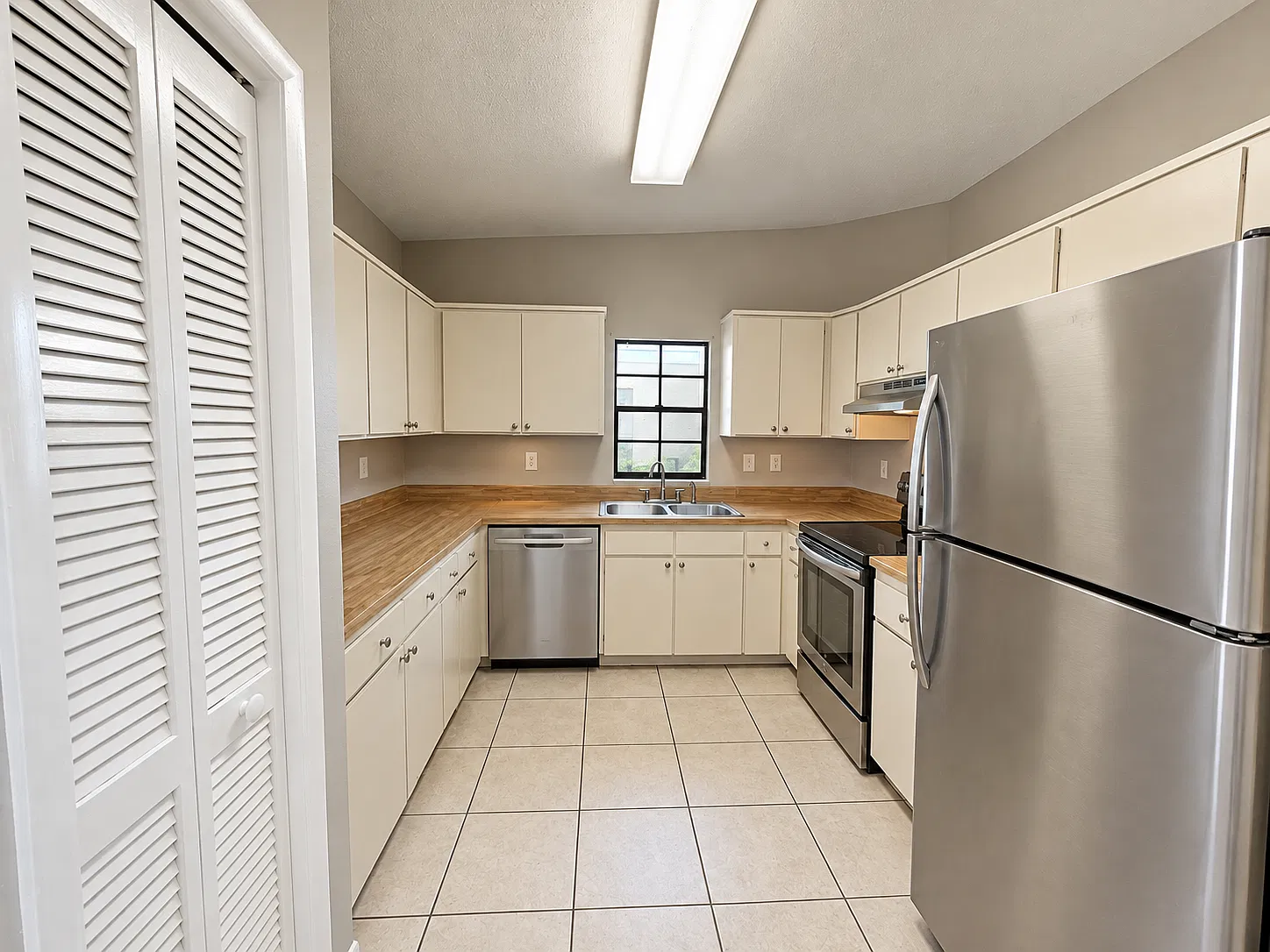 2 bed, 975 sqft, $1,995 — Photo 3