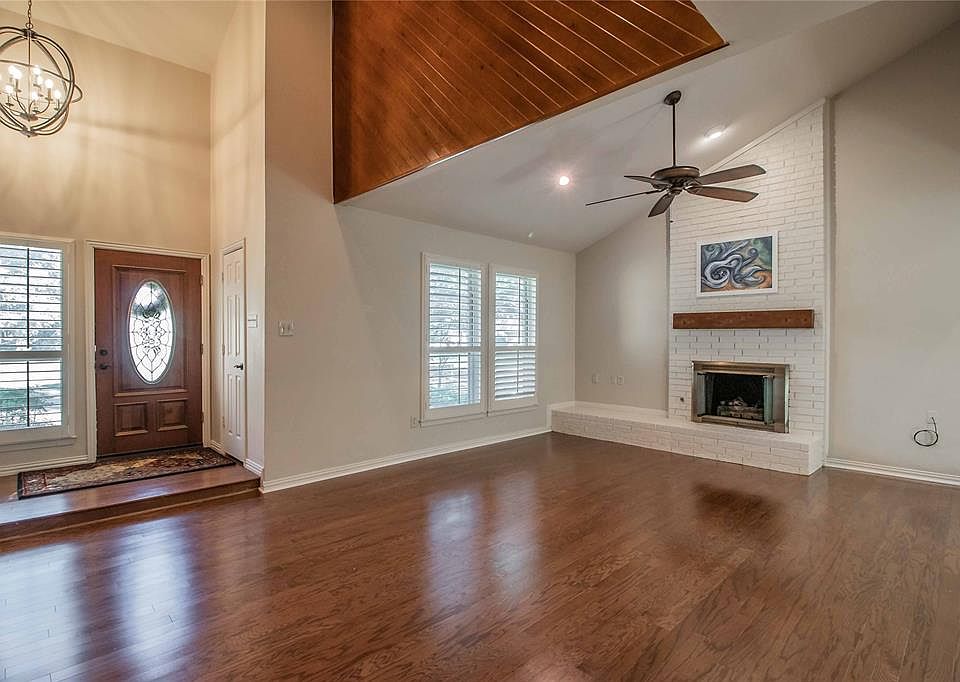 1st image of 2712 Creekwood Dr