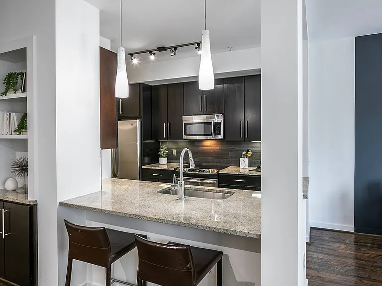 Kitchen w/ Bar
